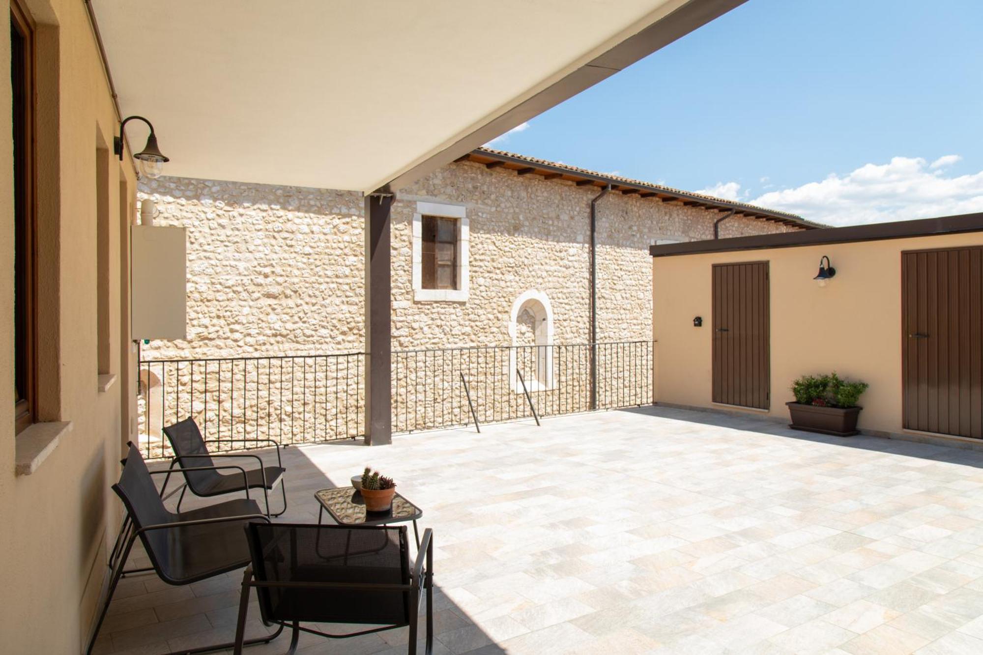 Il Vico Bed & Breakfast L'Aquila Bagian luar foto